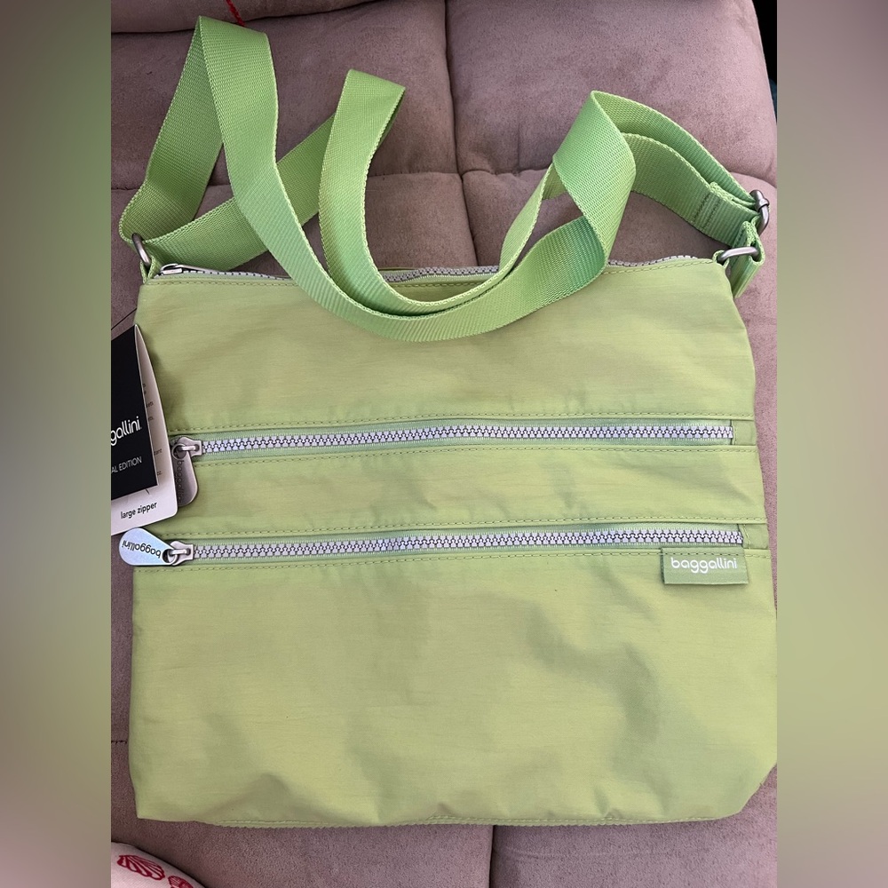 Baggallini Lime Green Crossbody Bag New With Tag Baggallini Lime Green Crossbody Bag New With Tag